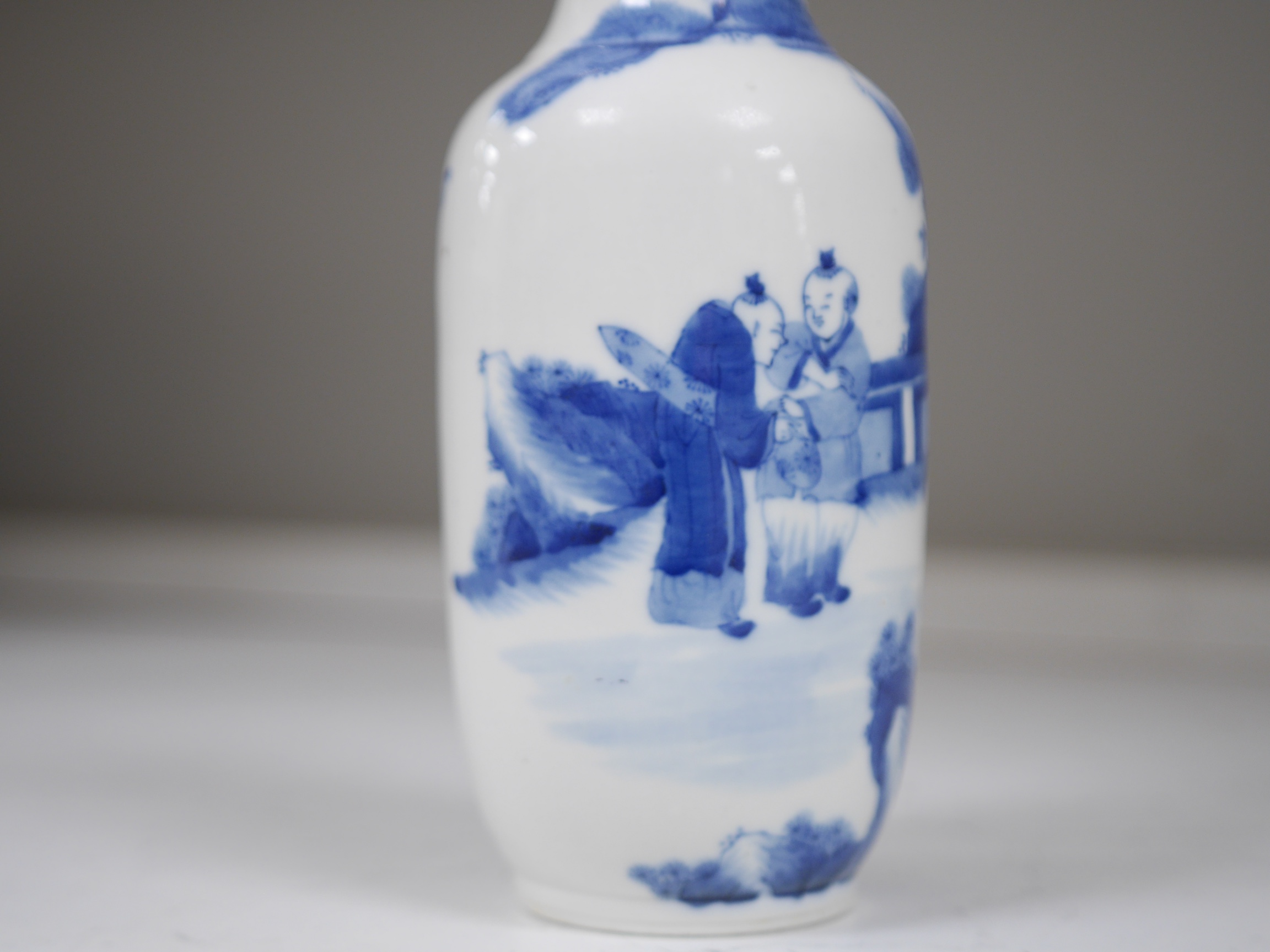 A Chinese blue and white rouleau vase, 25.5cm high. Condition - good